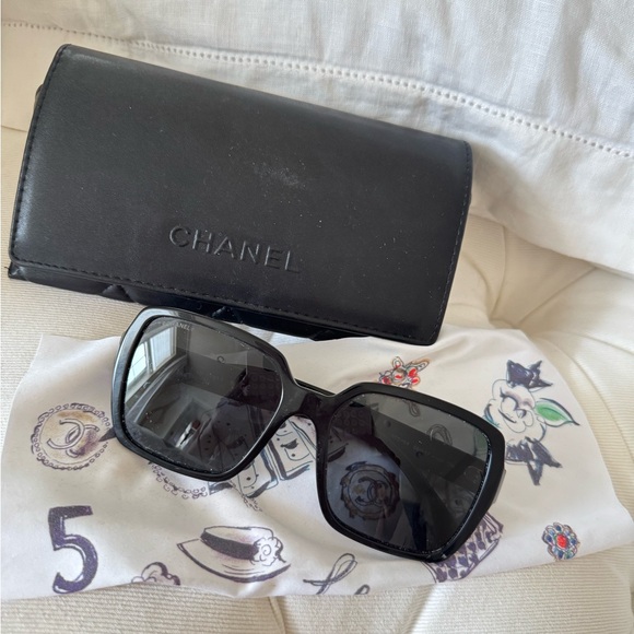 CHANEL Black Square Frame Sunglasses with Gold Logo main image 6